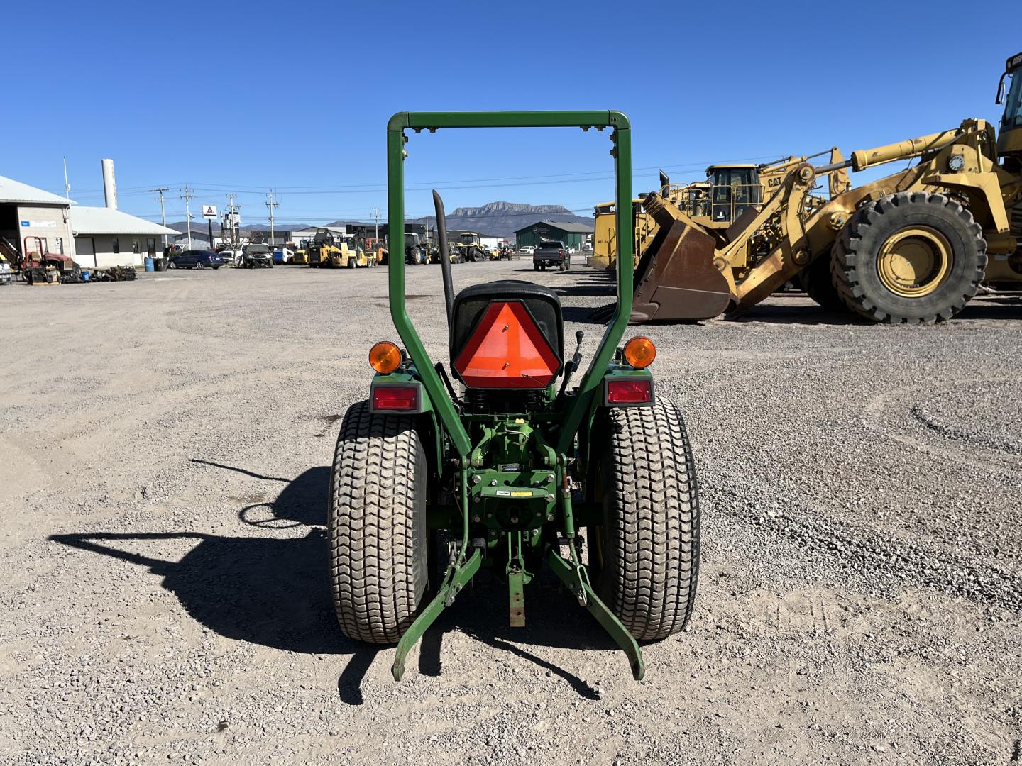 TRACTOR JOHN DEERE 770